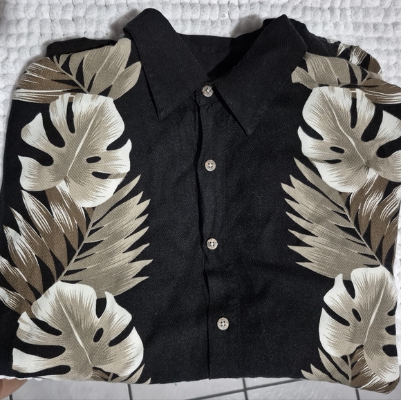 CAMPIA MODA Black and Tan Leaf Print Button-Up Shirt - Picture 3 of 3